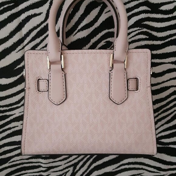 Michael Kors RARE RETIRED STYLE- SO DARN CUTE TINY PINK CROSSBODY BAG OR HANDLES - Picture 4 of 11
